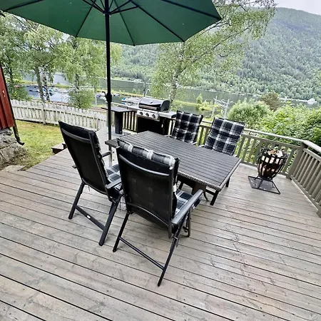 Cozy Overlooking Tinnsjoen