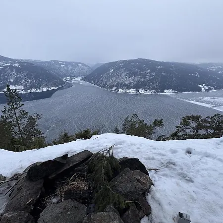 Cozy Overlooking Tinnsjoen 度假居 *