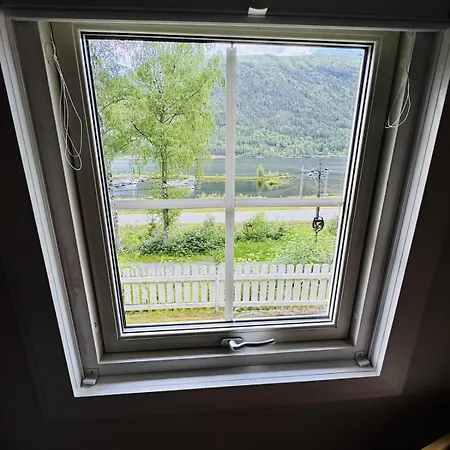 Cozy Overlooking Tinnsjoen 度假居 *